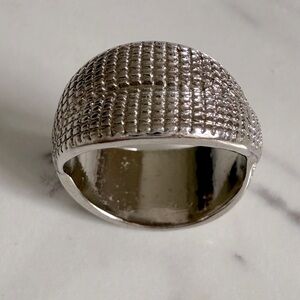 Le Chateau Silver Textured Ring SZ.6